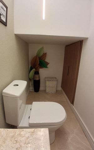 Casa à venda com 200m², 3 quartos e 2 vagas Casa à venda com 200m², 3 quartos e 2 vagasBanheiro