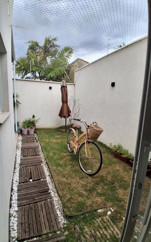 Casa à venda com 200m², 3 quartos e 2 vagas Casa à venda com 200m², 3 quartos e 2 vagasÁrea externa