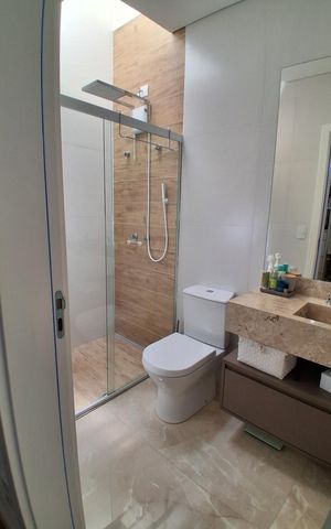 Casa à venda com 200m², 3 quartos e 2 vagas Casa à venda com 200m², 3 quartos e 2 vagasBanheiro