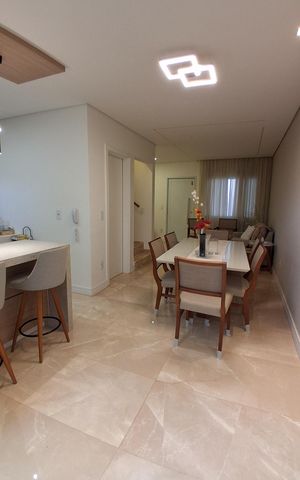Casa à venda com 200m², 3 quartos e 2 vagas Casa à venda com 200m², 3 quartos e 2 vagasSala de jantar