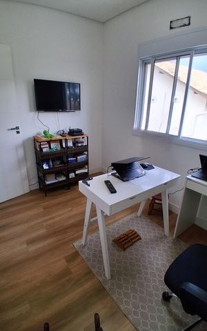 Casa à venda com 200m², 3 quartos e 2 vagas Casa à venda com 200m², 3 quartos e 2 vagasQuarto
