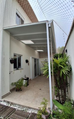 Casa à venda com 200m², 3 quartos e 2 vagas Casa à venda com 200m², 3 quartos e 2 vagasÁrea externa