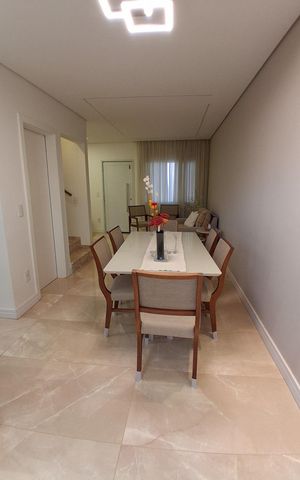 Casa à venda com 200m², 3 quartos e 2 vagas Casa à venda com 200m², 3 quartos e 2 vagasSala de jantar