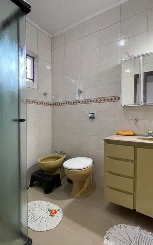 Casa à venda com 190m², 4 quartos e 2 vagas Casa à venda com 190m², 4 quartos e 2 vagasBanheiro 2