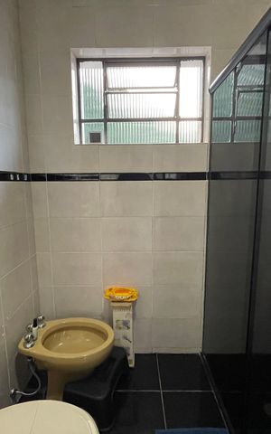 Casa à venda com 190m², 4 quartos e 2 vagas Casa à venda com 190m², 4 quartos e 2 vagasBanheiro 1