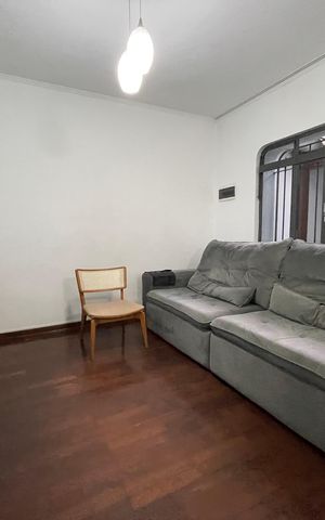 Casa à venda com 190m², 4 quartos e 2 vagas Casa à venda com 190m², 4 quartos e 2 vagasSala