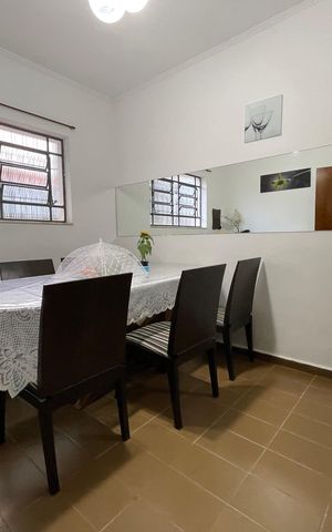 Casa à venda com 190m², 4 quartos e 2 vagas Casa à venda com 190m², 4 quartos e 2 vagasSala de Jantar