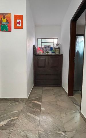 Casa à venda com 190m², 4 quartos e 2 vagas Casa à venda com 190m², 4 quartos e 2 vagasHall Quartos