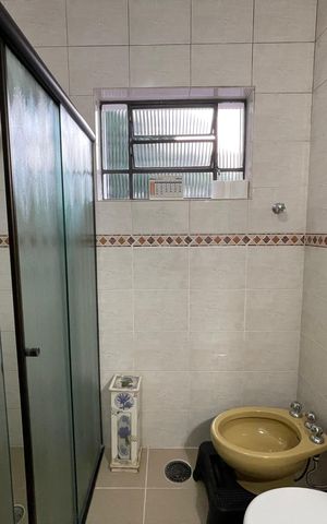 Casa à venda com 190m², 4 quartos e 2 vagas Casa à venda com 190m², 4 quartos e 2 vagasBanheiro 2