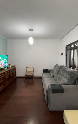 Casa à venda com 190m², 4 quartos e 2 vagas Casa à venda com 190m², 4 quartos e 2 vagasSala