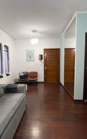 Casa à venda com 190m², 4 quartos e 2 vagas Casa à venda com 190m², 4 quartos e 2 vagasSala