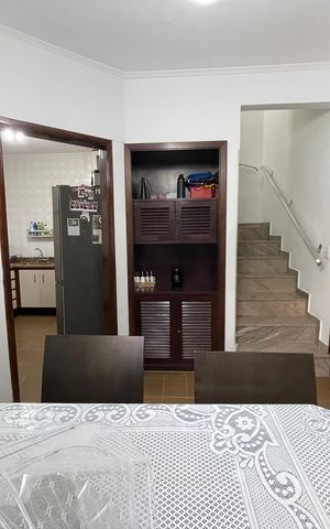 Casa à venda com 190m², 4 quartos e 2 vagas Casa à venda com 190m², 4 quartos e 2 vagasSala de Jantar