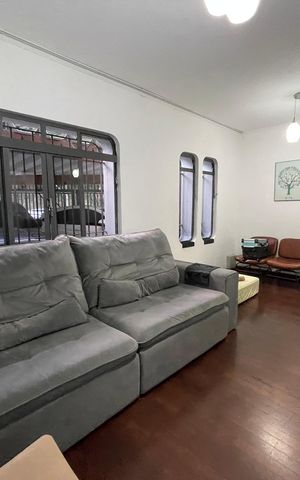 Casa à venda com 190m², 4 quartos e 2 vagas Casa à venda com 190m², 4 quartos e 2 vagasSala
