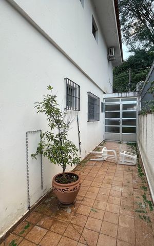 Casa à venda com 190m², 4 quartos e 2 vagas Casa à venda com 190m², 4 quartos e 2 vagasQuintal