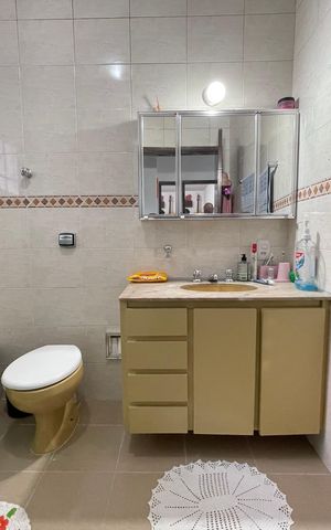 Casa à venda com 190m², 4 quartos e 2 vagas Casa à venda com 190m², 4 quartos e 2 vagasBanheiro 2