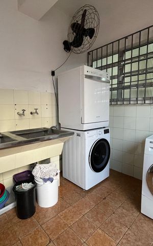 Casa à venda com 190m², 4 quartos e 2 vagas Casa à venda com 190m², 4 quartos e 2 vagasÁrea de Serviço