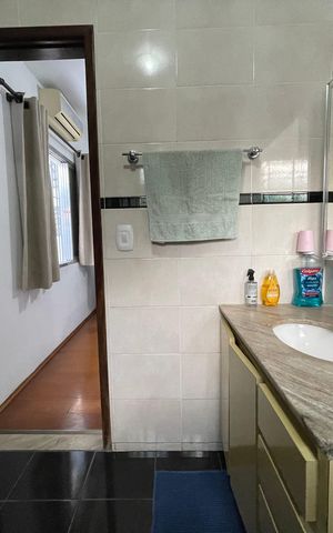 Casa à venda com 190m², 4 quartos e 2 vagas Casa à venda com 190m², 4 quartos e 2 vagasBanheiro 1