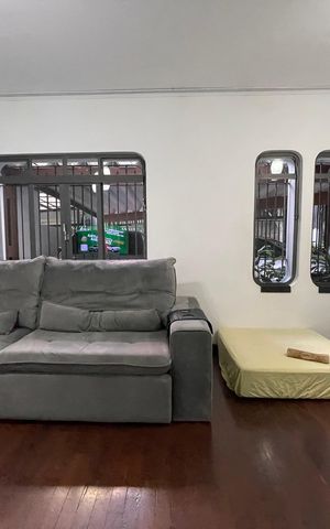 Casa à venda com 190m², 4 quartos e 2 vagas Casa à venda com 190m², 4 quartos e 2 vagasSala