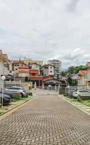Casa de condomínio à venda com 165m², 3 quartos e 2 vagas Casa de condomínio à venda com 165m², 3 quartos e 2 vagasÁrea comum