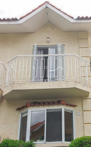 Casa de condomínio à venda com 165m², 3 quartos e 2 vagas Casa de condomínio à venda com 165m², 3 quartos e 2 vagasFachada