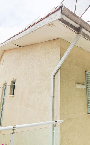 Casa de condomínio à venda com 165m², 3 quartos e 2 vagas Casa de condomínio à venda com 165m², 3 quartos e 2 vagasFachada