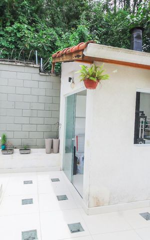 Casa de condomínio à venda com 165m², 3 quartos e 2 vagas Casa de condomínio à venda com 165m², 3 quartos e 2 vagasQuintal