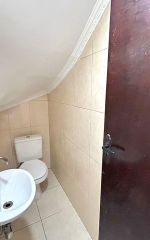 Casa à venda com 299m², 3 quartos e 2 vagasBanheiro 2