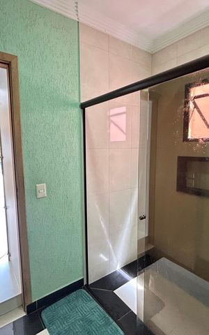 Casa à venda com 299m², 3 quartos e 2 vagasBanheiro da Suíte