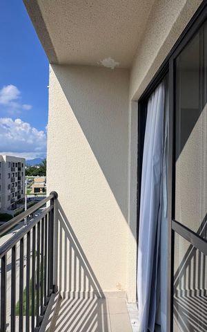 Apartamento à venda com 50m², 2 quartos e 1 vaga Apartamento à venda com 50m², 2 quartos e 1 vagaVaranda