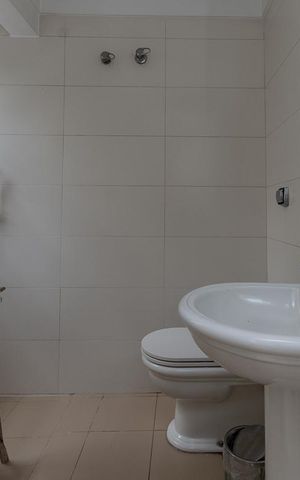 Apartamento à venda com 195m², 3 quartos e 2 vagas Apartamento à venda com 195m², 3 quartos e 2 vagasÁrea de Serviço