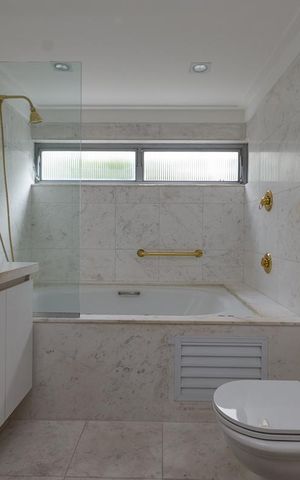Apartamento à venda com 195m², 3 quartos e 2 vagas Apartamento à venda com 195m², 3 quartos e 2 vagasBanheiro do quarto 3 Suíte