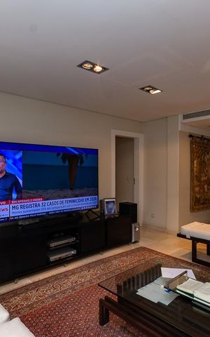 Apartamento à venda com 195m², 3 quartos e 2 vagas Apartamento à venda com 195m², 3 quartos e 2 vagasSala