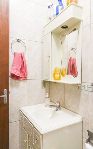 Casa à venda com 365m², 4 quartos e 2 vagas Casa à venda com 365m², 4 quartos e 2 vagasQuarto e banheiro de serviço