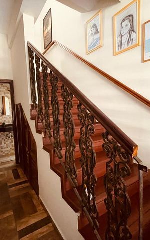 Casa para alugar com 190m², 3 quartos e 3 vagas Casa para alugar com 190m², 3 quartos e 3 vagasEscada