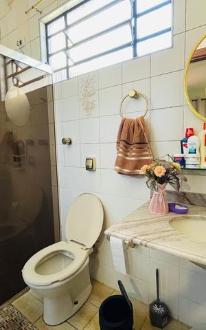 Casa para alugar com 190m², 3 quartos e 3 vagas Casa para alugar com 190m², 3 quartos e 3 vagasBanheiro