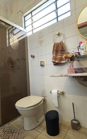 Casa para alugar com 190m², 3 quartos e 3 vagas Casa para alugar com 190m², 3 quartos e 3 vagasBanheiro