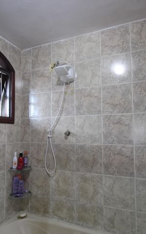 Casa de condomínio à venda com 229m², 5 quartos e 2 vagasBanheiro da suíte