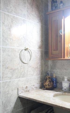 Casa de condomínio à venda com 229m², 5 quartos e 2 vagasBanheiro da suíte
