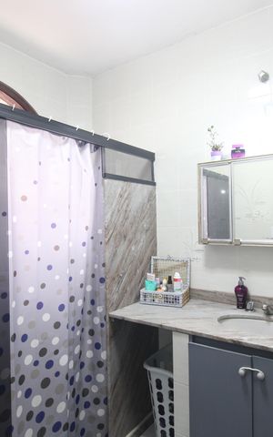 Casa de condomínio à venda com 229m², 5 quartos e 2 vagasBanheiro social