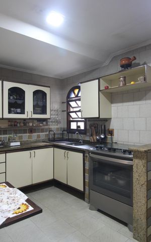 Casa de condomínio à venda com 229m², 5 quartos e 2 vagasCozinha
