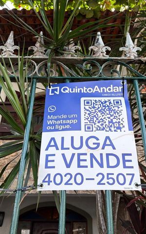 Casa de condomínio à venda com 229m², 5 quartos e 2 vagas Casa de condomínio à venda com 229m², 5 quartos e 2 vagasPlaca