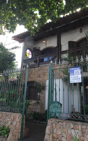 Casa de condomínio à venda com 229m², 5 quartos e 2 vagasPlaca