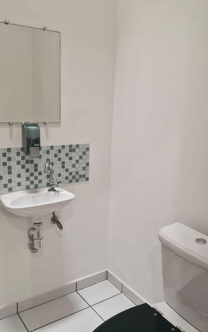 Casa à venda com 664m², 10 quartos e 6 vagas Casa à venda com 664m², 10 quartos e 6 vagasCasa 1