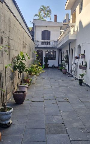 Casa à venda com 664m², 10 quartos e 6 vagas Casa à venda com 664m², 10 quartos e 6 vagasÁrea externa