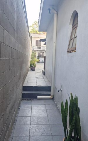 Casa à venda com 664m², 10 quartos e 6 vagas Casa à venda com 664m², 10 quartos e 6 vagasCasa 1