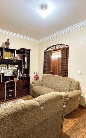 Casa à venda com 228m², 5 quartos e 2 vagas
