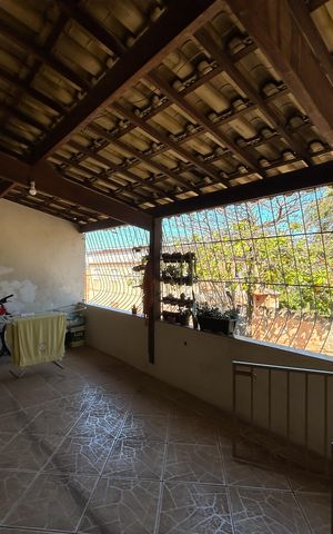 Casa à venda com 228m², 5 quartos e 2 vagas