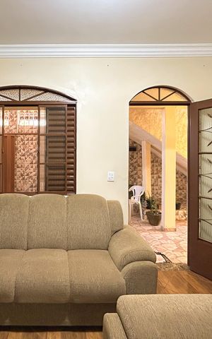 Casa à venda com 228m², 5 quartos e 2 vagas