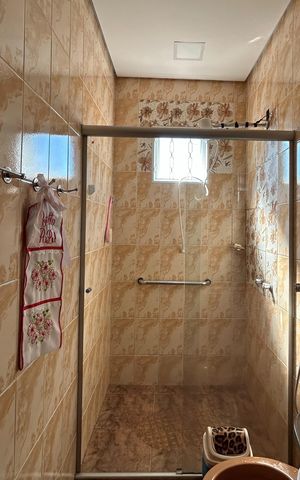 Casa à venda com 228m², 5 quartos e 2 vagas