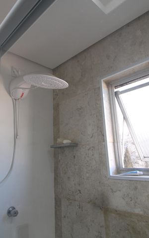 Casa à venda com 138m², 2 quartos e 2 vagasSuíte 1 / banheiro